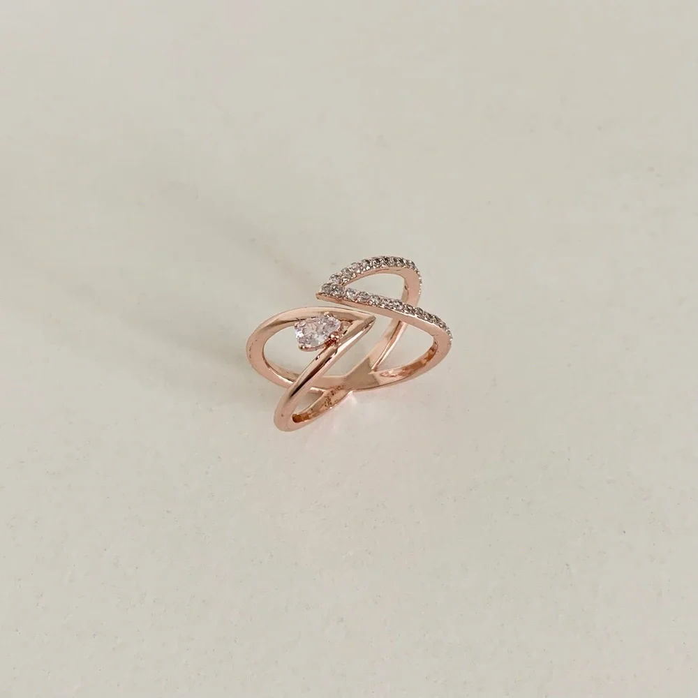 NWOT Rose gold X ring